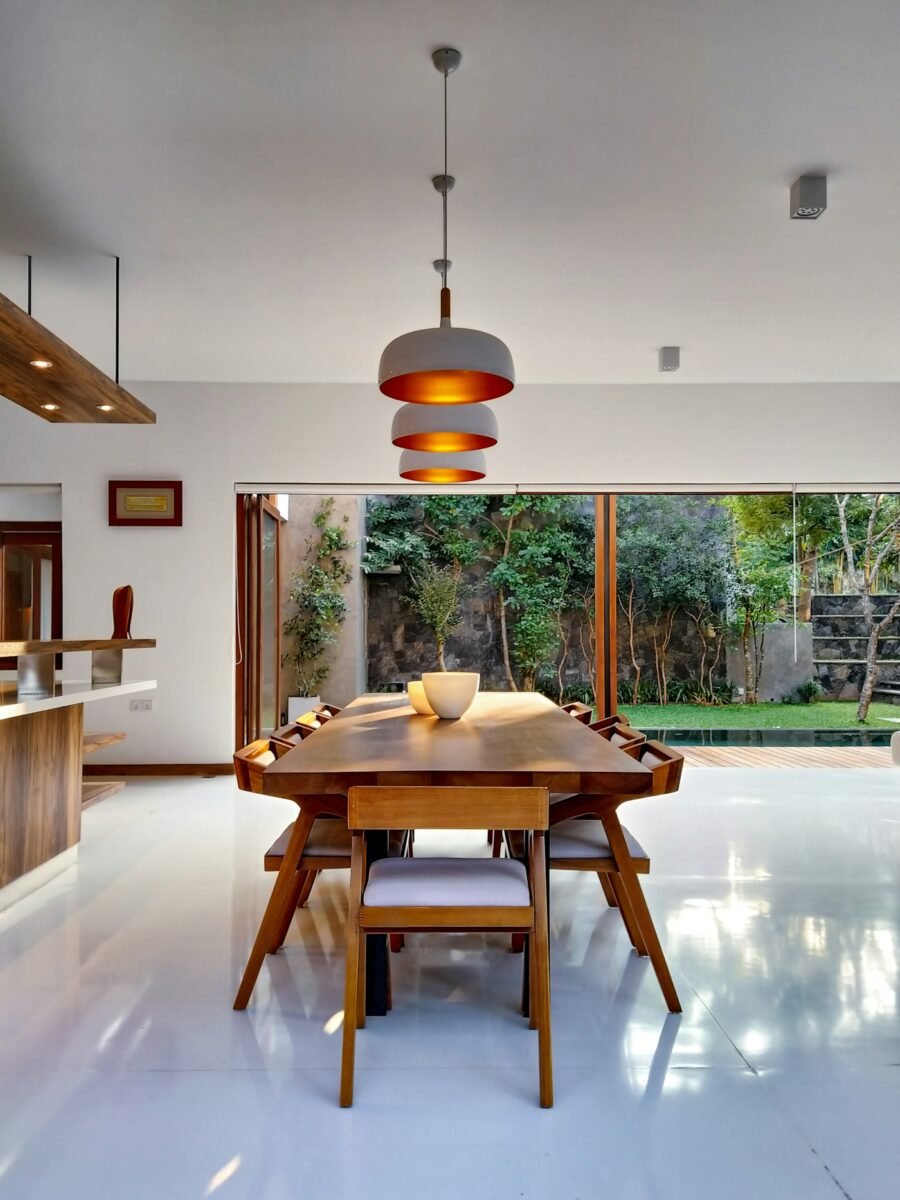 Luxe Round Table